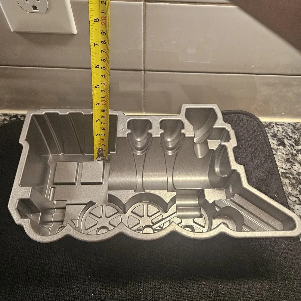 Nordic Ware Locomotive Pan Train Birthday‎ Cake Heavy Cast Aluminum Train